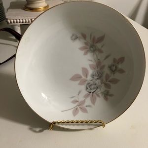 Mikasa Rosecrest 9” Round Vegetable Bowl